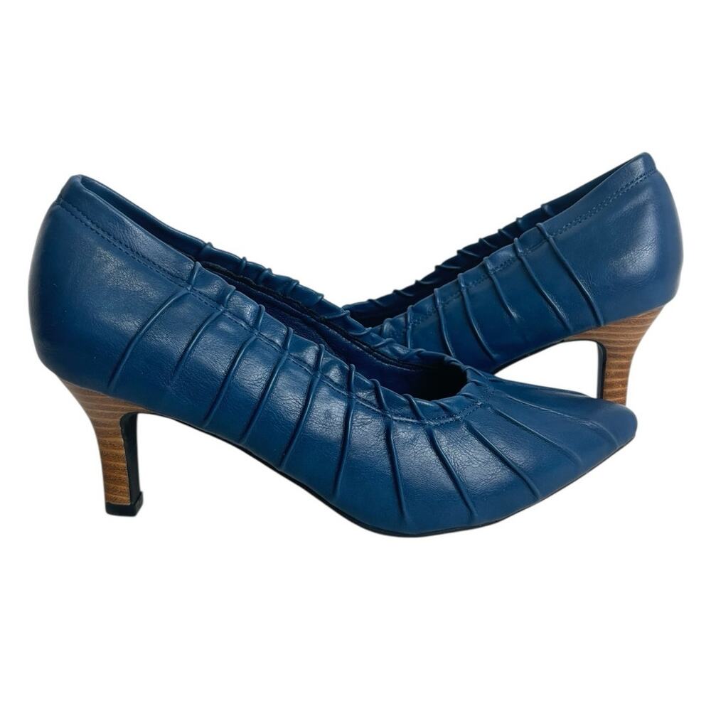 B. Massey's Bella Women's Navy Blue Pumps Heels Size 7.5 NEW